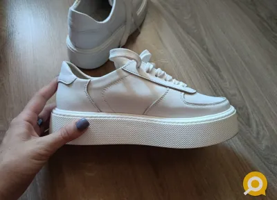 Женские кроссовки